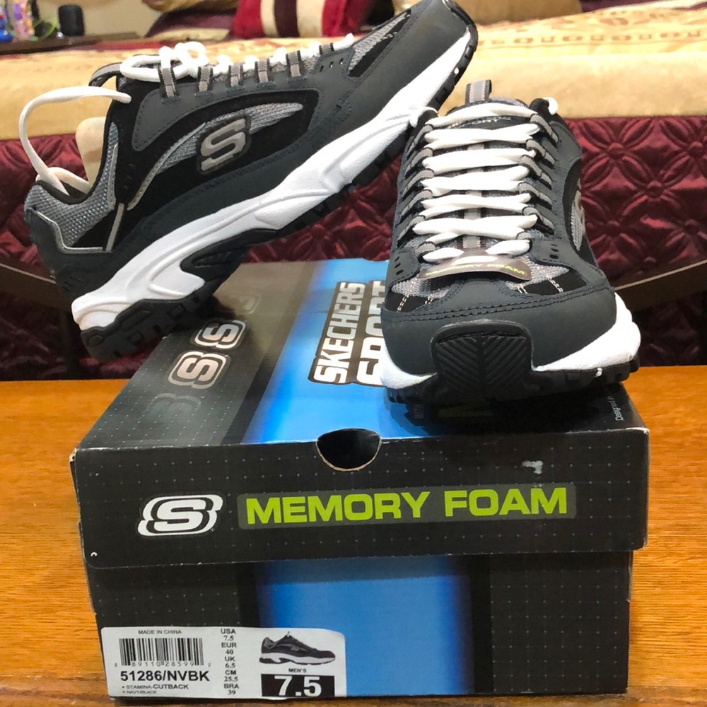 Men’s tennis shoes